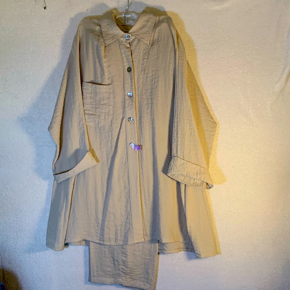 2 piece Gump’s tan size large elastic waistband